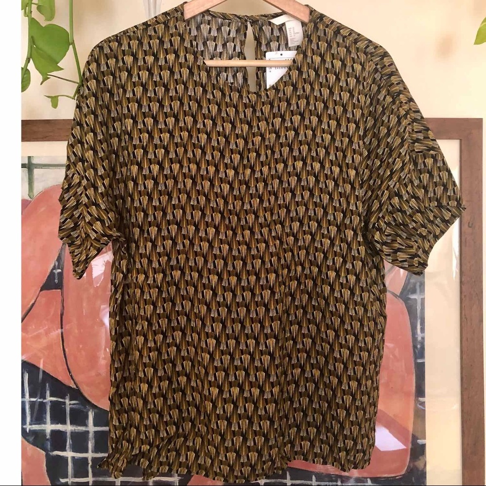 H&M short sleeve print blouse. NWT